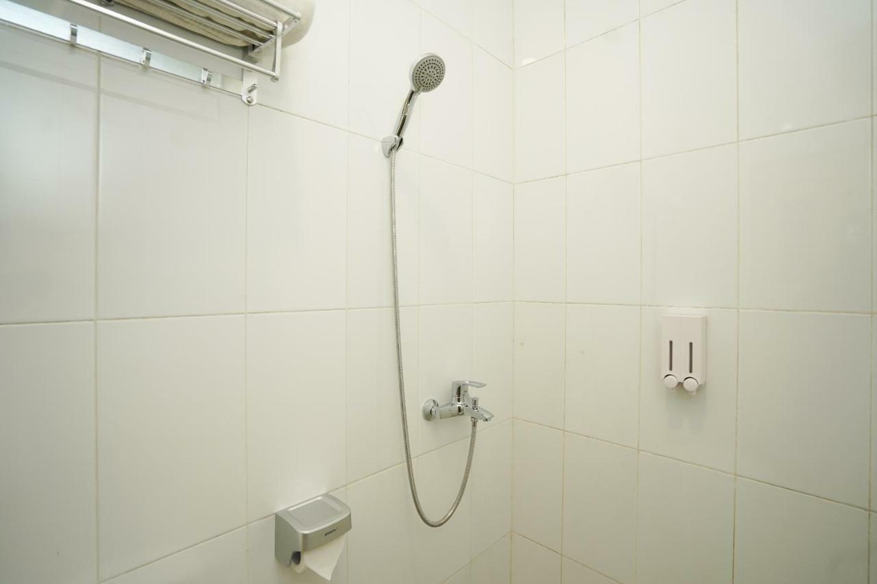 Oyo 1330 ホテル チャハヤ 3 スラバヤ エクステリア 写真